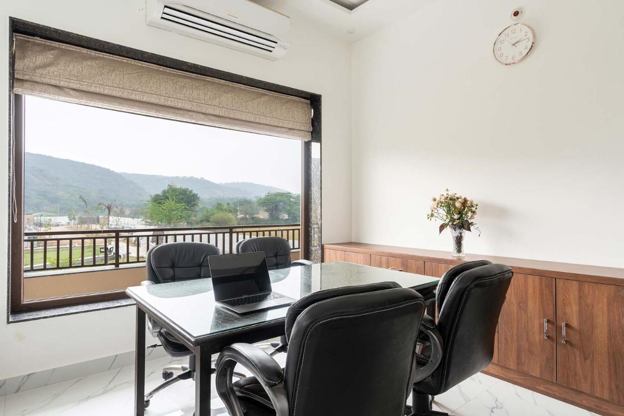 Brookvale Manor By Stayvista - Private Pool Haven With Endless Views & Indoor Fun Sohna Esterno foto